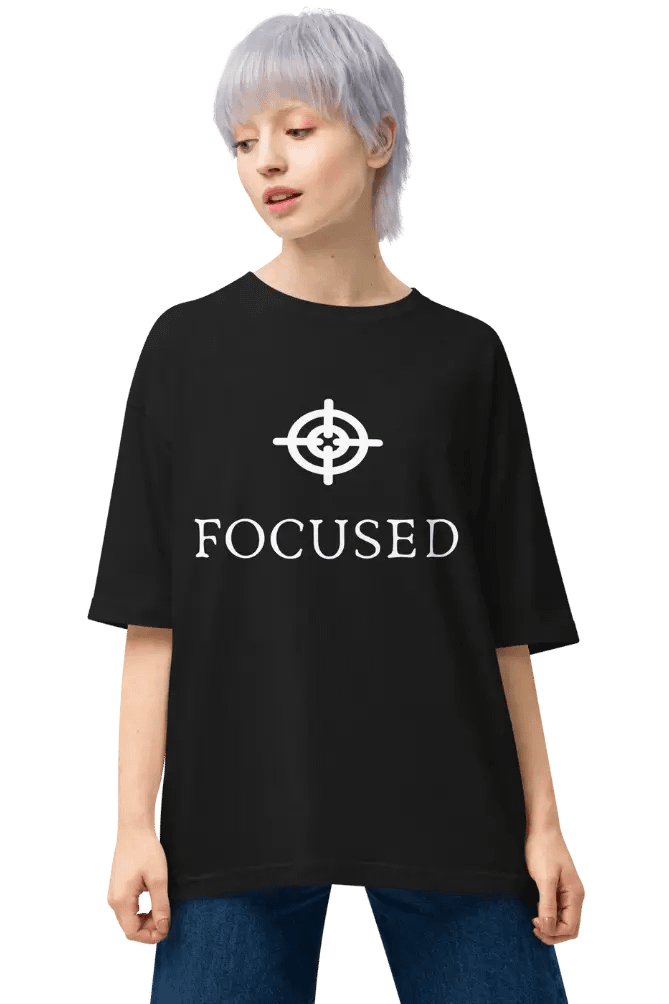 Fashion-forward: Woman in black ‘FOCUSED’ t-shirt paired with a chic laptop bag.