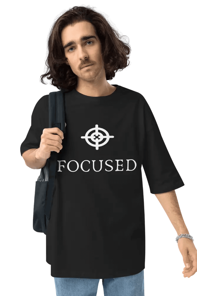 Casual and trendy, a person showcases a black ‘FOCUSED’ t-shirt and carries a stylish laptop bag.